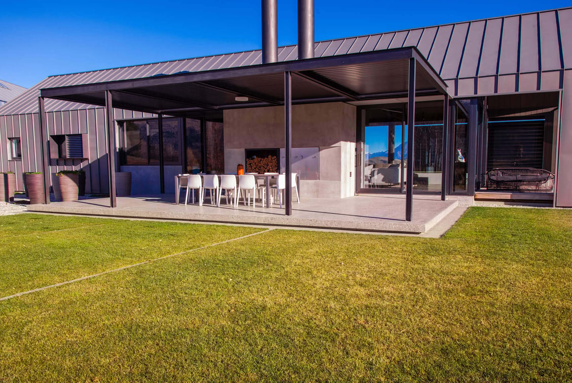Opening louvre roof - Arrowtown Residence
