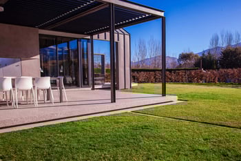 Operable louvre roof - Arrowtown Residence