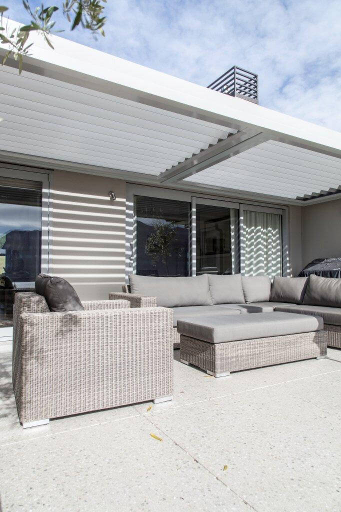Solaris opening louvre roof - Cromwell Residence