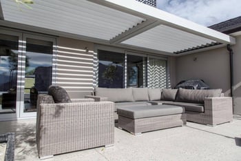 Opening louvre roof - Cromwell Residence