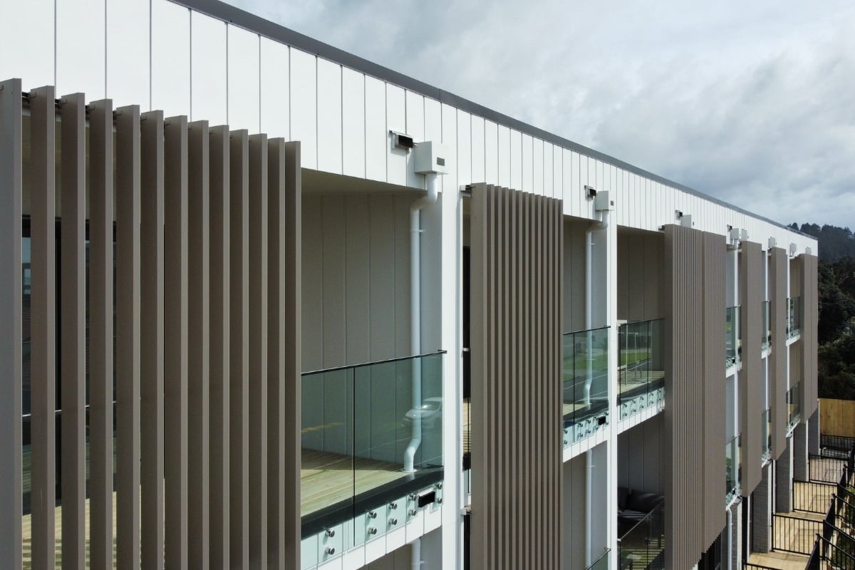 Aluminium louvre privacy screens