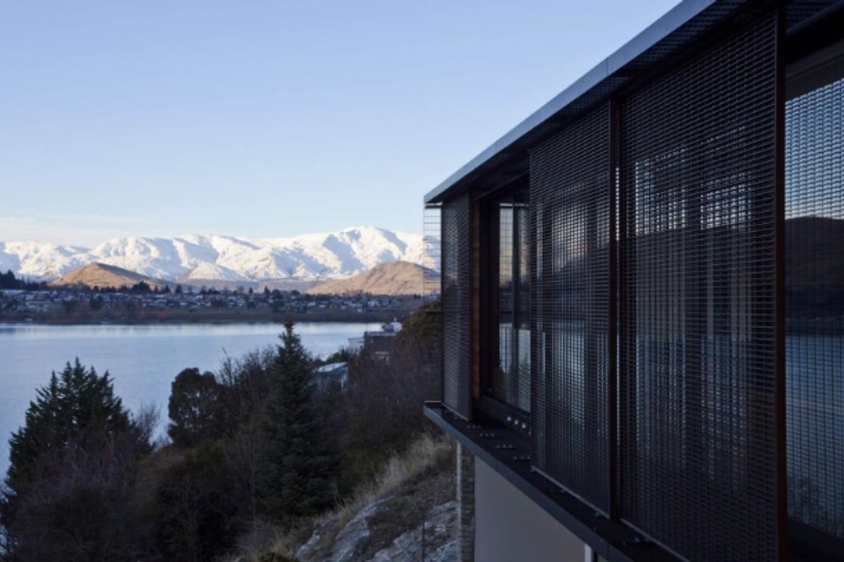 Grated aluminium privacy screens