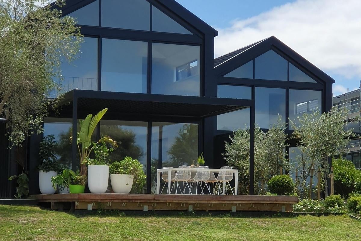 Creating an outdoor room with louvres
