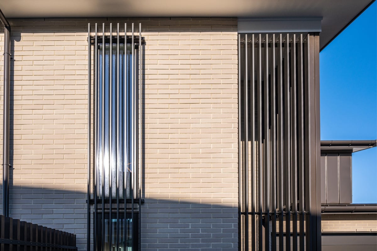 Impact of thermal expansion on louvres