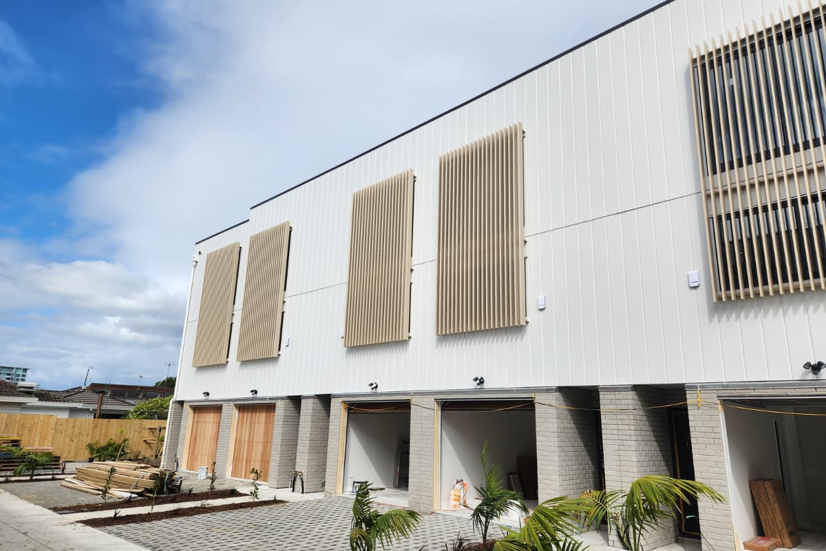 Vertical aluminium louvers