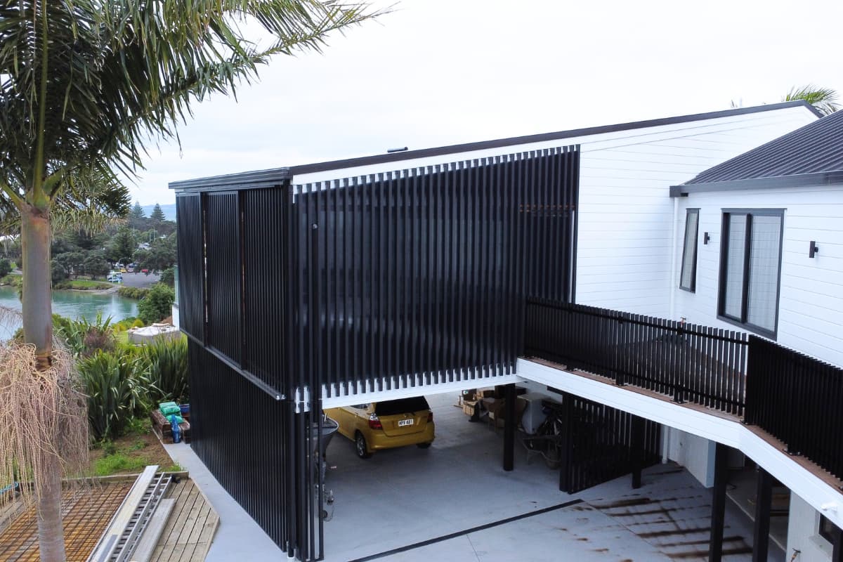 Solaris 50 sliding shutters