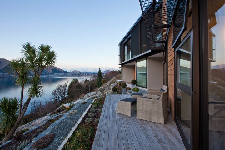 Aluminium grating on the exterior of a modern home