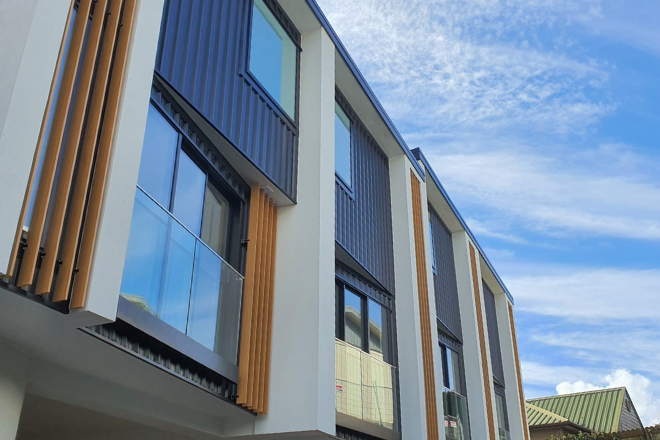 Aurae Solaris 110 louvres in Light Manuka Aurae Solaris 110 louvres in Light Manuka