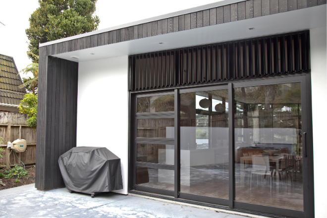 Residential home with fixed louvre blades