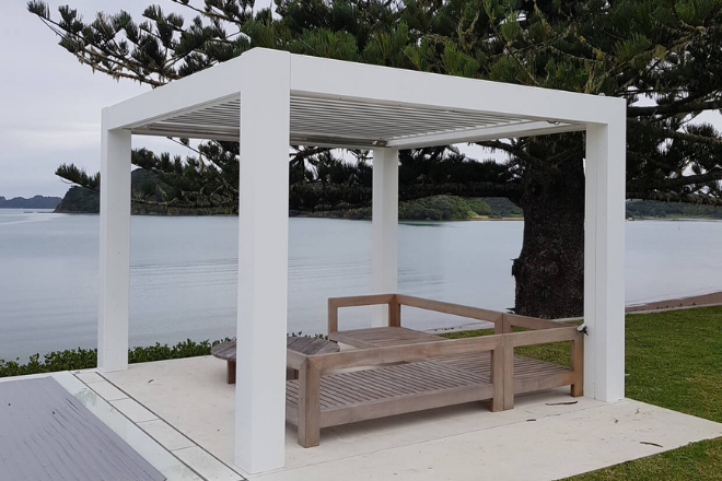 Pergola with opening louvre roof, blinds and heaters Pergola with opening louvre roof, blinds and heaters