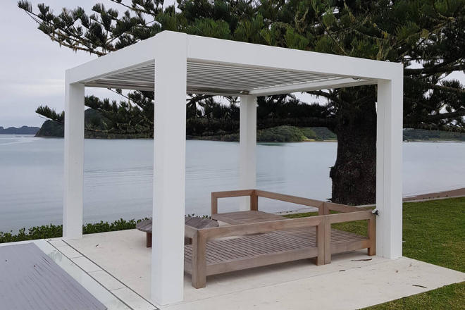 Pergola with opening louvre roof, blinds and heaters