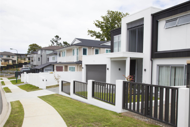 Solaris fixed louvre panels and fence