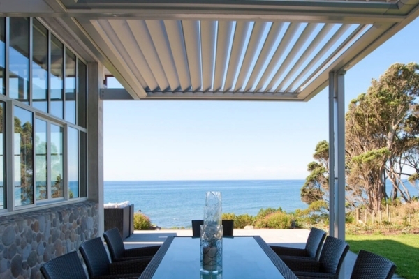 Wall-fixed opening roof